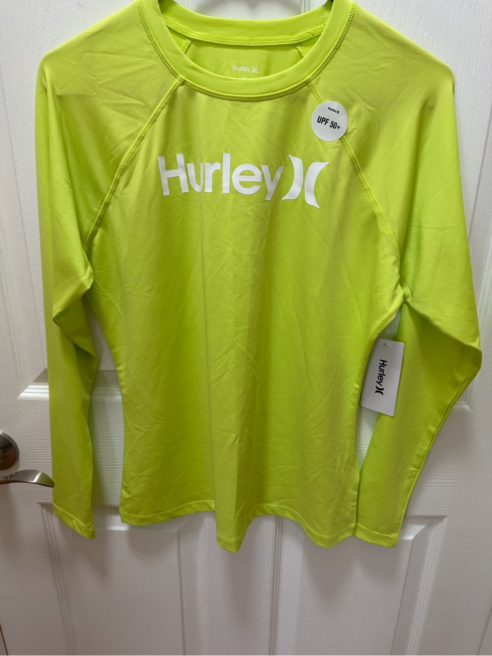 Hurley UPF 50+ Long Sleeve Rash Guard / Sun Shirt NWT โ Medium - Picture 1 of 8